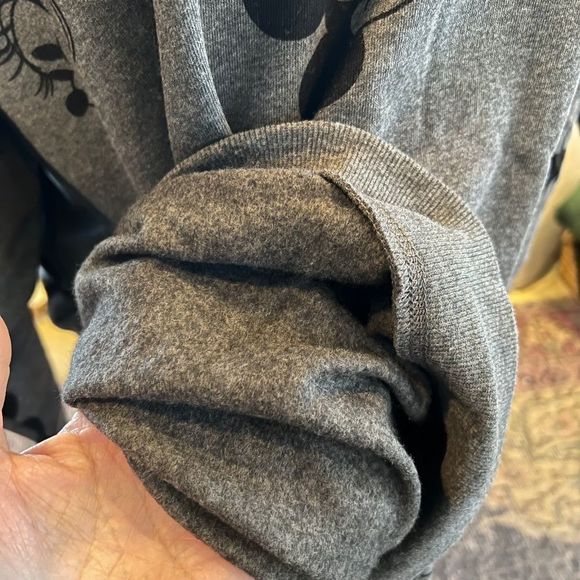 Torrid Women's 6 Disney Mickey & Minnie Mouse gray classic so soft sweatshirt - Picture 6 of 12